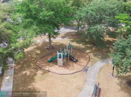 8288 Dundee Ter, Hialeah FL  33016-1405 exterior