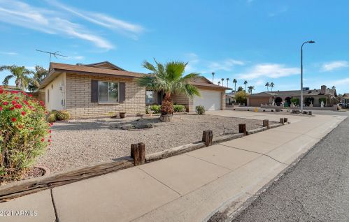 10001 50th Dr, Glendale, AZ 85302-2422