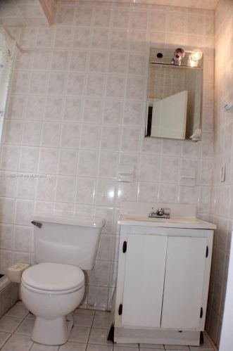 890 35th St, Hialeah FL  33013-3121 exterior