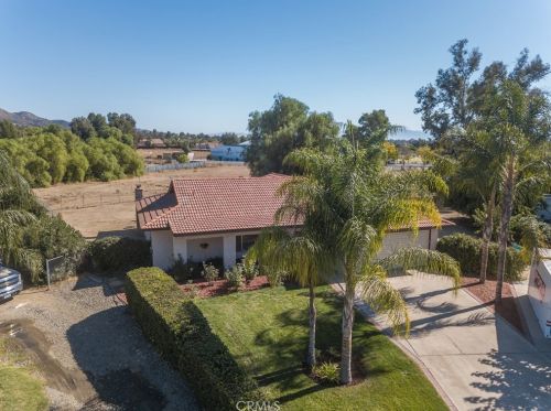22414 Black Beauty Trl, Wildomar CA  92595-9764 exterior