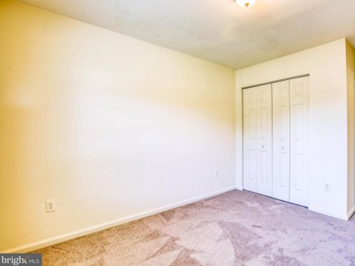 27 Cloverdale Pl, Charles Town WV  25414-4033 exterior