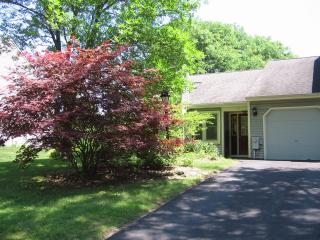 3 Cromwell Dr, Clifton Park Center, NY 12065-6572