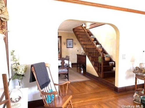 681 Adams Ave, North Lindenhurst, NY 11757-5802