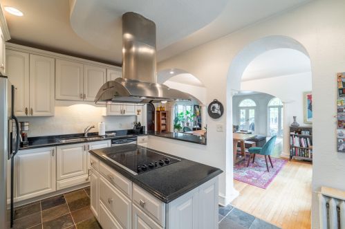 5137 Cumberland Blvd, Milwaukee WI  53217-0057 exterior