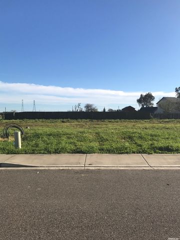 3136 Walnut Ln, Riverbank, CA 95367-3887