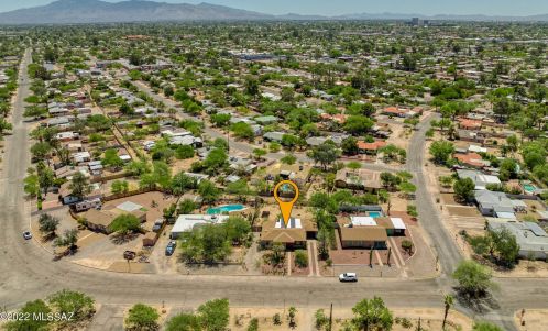 2010 Village Dr, Tucson, AZ 85712-3135