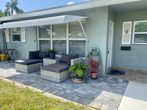 810 High Point Dr, Delray Beach, FL 33445-3161