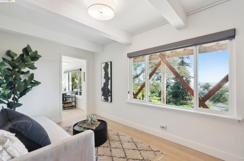 8017 Crest Ave, Oakland CA  94605-3611 exterior