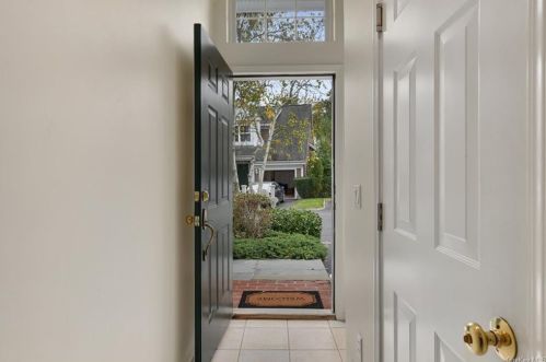 52 Deer Tree Ln, Briarcliff NY  10510-1751 exterior