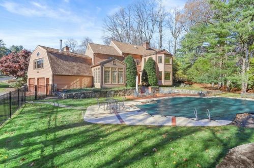 138 Ridgecrest Rd, Stamford, CT 06903-3116