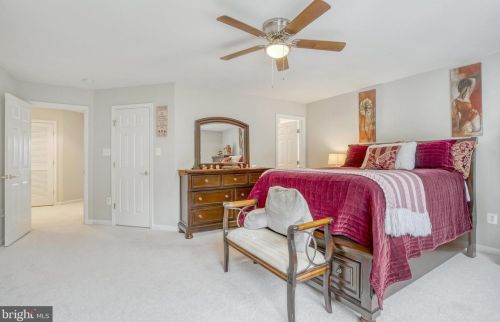 42104 Glynn Tarra Pl, Leesburg VA  20176-5478 exterior