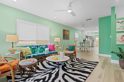 5210 20th Ave, Saint Petersburg FL  33707-4908 exterior