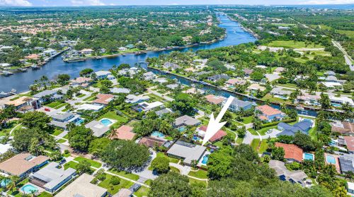 2073 Radnor Rd, West Palm Beach, FL 33408-2149