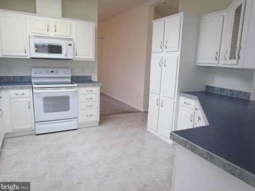 402 Moore Pl, Dover DE  19901-1359 exterior
