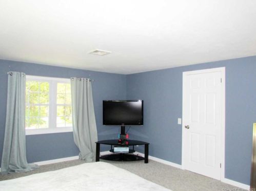 132 Turnbull Rd, New Hartford CT  06057-4136 exterior