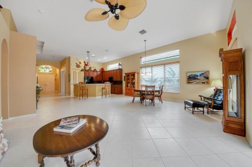 7110 Veneto Dr, Boynton Beach FL  33437-3741 exterior