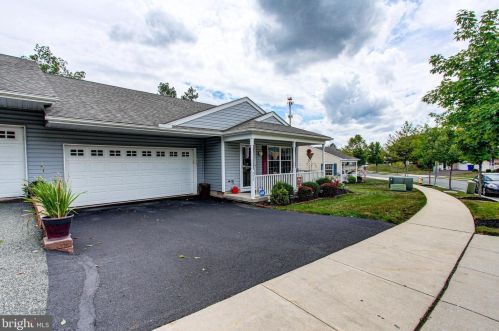 255 Harmony Dr, Pottstown, PA 19464-9425
