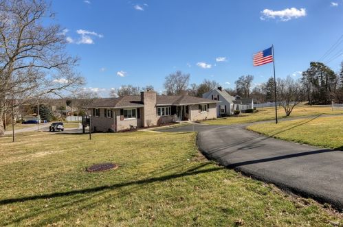 57 Old Oak Dr, Beaver Falls, PA 15010-3031