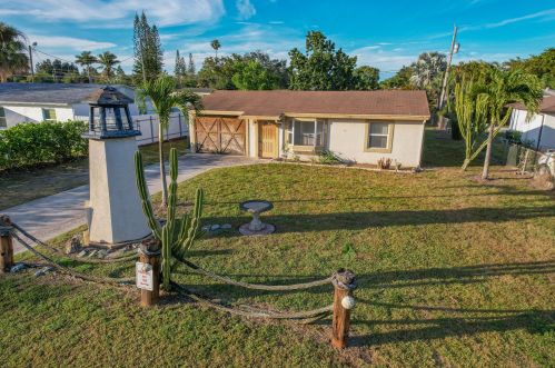 4317 Pine St, West Palm Beach FL  33407-6516 exterior
