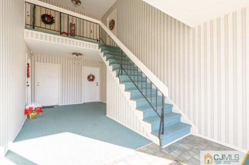 109 Sharon Garden Ct, Woodbridge NJ  07095-4308 exterior