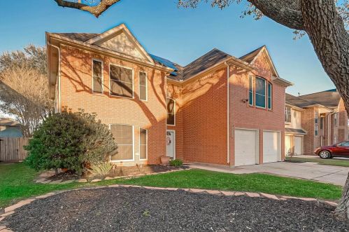 1203 Chesterwood Dr, Pearland, TX 77581-6744