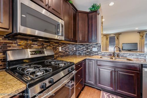 66 Kyle Dr, Tinton Falls NJ  07712-7536 exterior