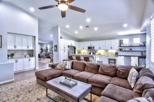 42755 Larry Lee Ln, Temecula CA  92592-7102 exterior