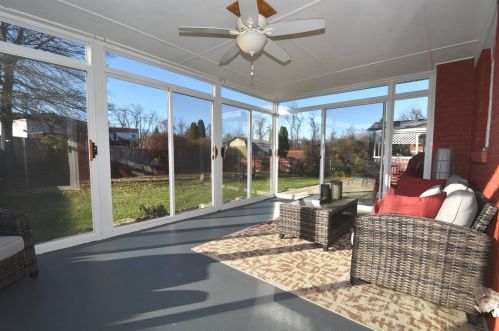 4669 Marina Dr, Whitaker PA  15120-2981 exterior