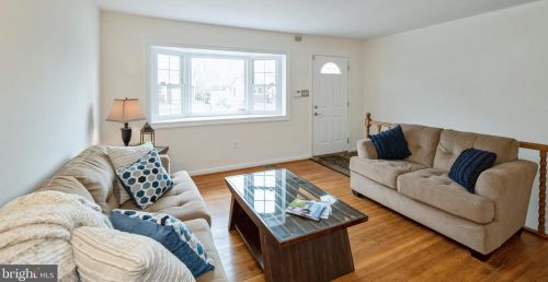 15000 Cordell Ave, Woodbridge, VA 22193-1914