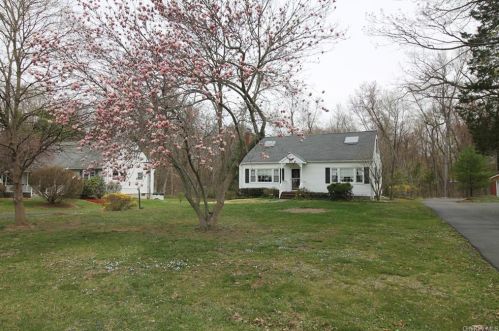 5 Clayton Pl, Poughkeepsie, NY 12603-5207