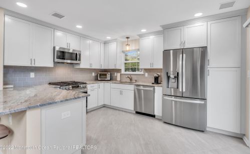 71 Tanya Cir, Tinton Falls, NJ 07712-7923