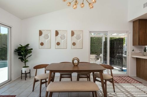 3670 Mesquite Ave, Palm Springs CA  92264-3400 exterior