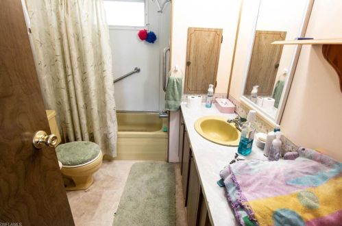 4743 Sandpiper Dr, Saint James City FL  33956-2810 exterior