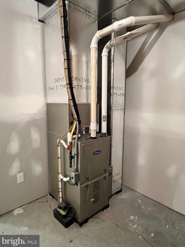 71 Keswick Dr, Navy Sup Dpt PA 17050-7917 exterior