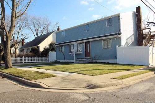 129 Thomas Ave, Bethpage NY  11714-1710 exterior