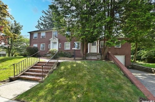 25420 Pembroke Ave, Great Neck, NY 11020-1015