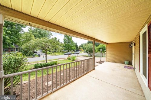 1304 Cold Harbor Ct, Herndon VA 20170-2018 exterior