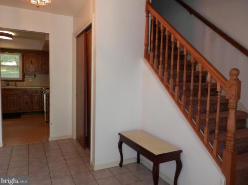 40 Sleighride Rd, Glen Mills, PA 19342-1439