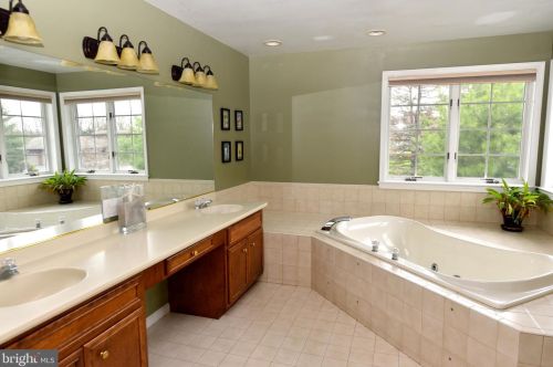 3002 Ridgeview Dr, Molino PA  17961-2338 exterior