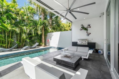 318 7 Ave, Delray Beach FL 33483-5555 exterior