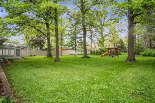 744 Williams Dr, Crown Point IN  46307-4822 exterior