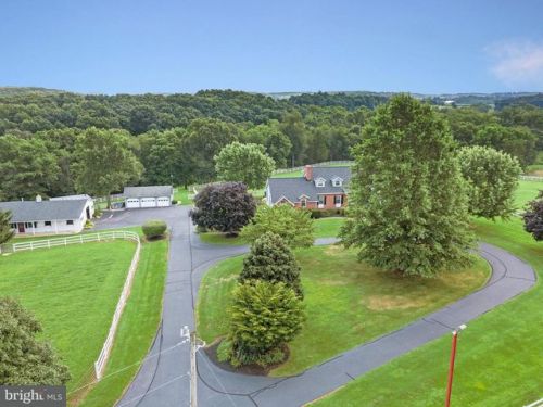 1075 Bollinger Rd, Littlestown, PA 17340-9602