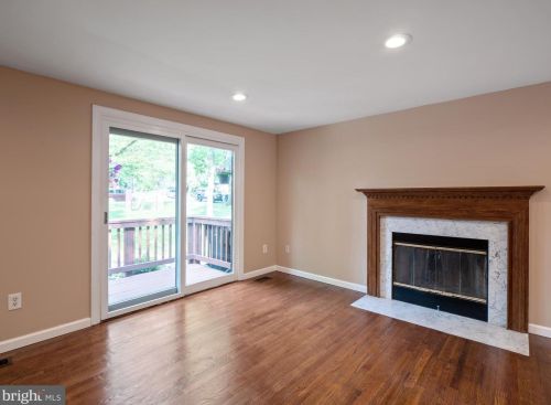 2268 Cocquina Dr, Herndon VA  20191-1140 exterior