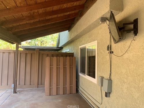 16705 Minter Ct, Santa Clarita CA  91387-3275 exterior