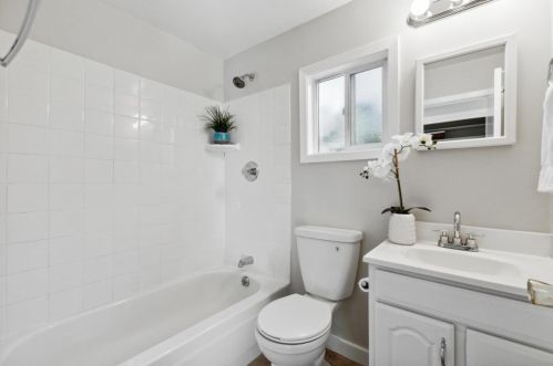 2924 61st Ave, Oakland CA  94605-1517 exterior