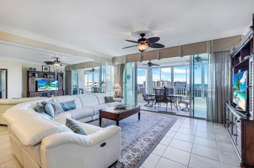 21 Bluebill Ave, Naples FL  34108-1794 exterior