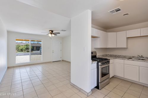 2007 38 Ave, Phoenix AZ 85053-4502 exterior