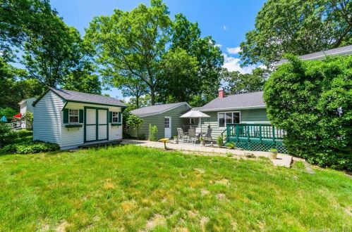 10 Lee Dr, Lyme CT  06371-2111 exterior