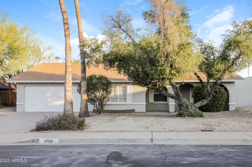 2708 Acoma Dr, Phoenix AZ  85032-4900 exterior