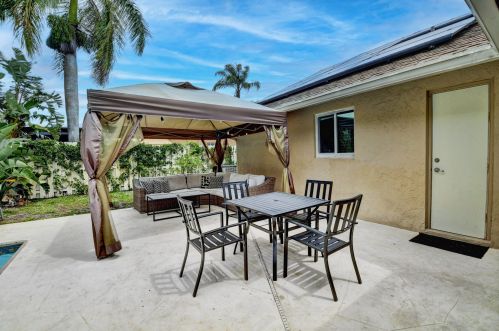 2786 Dunlin Rd, Delray Beach FL  33444-1008 exterior
